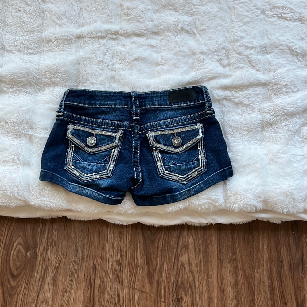 Women’s jean shorts worn only 2 times size 26. They have good stretch